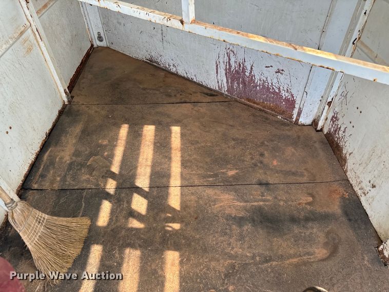 image for item NQ9686 1995 Sundowner Rancher Special livestock trailer