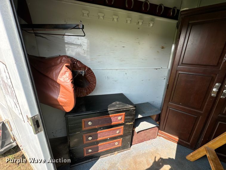 image for item NQ9686 1995 Sundowner Rancher Special livestock trailer