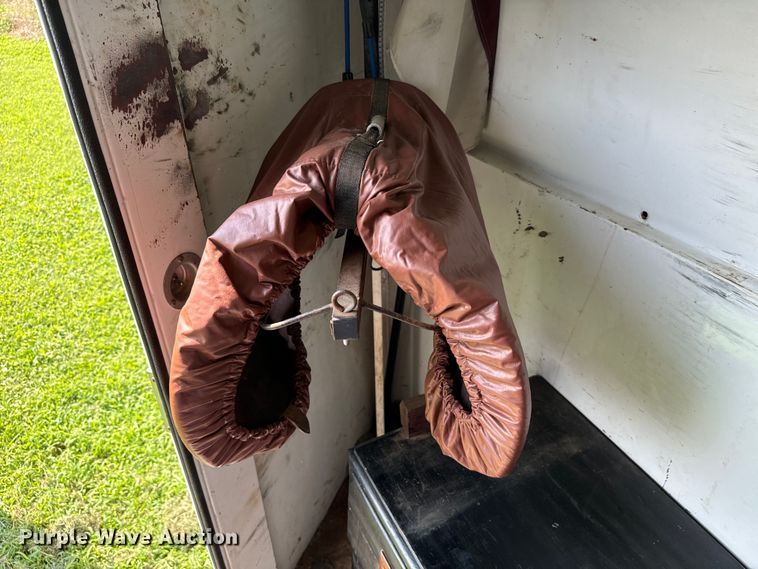 image for item NQ9686 1995 Sundowner Rancher Special livestock trailer