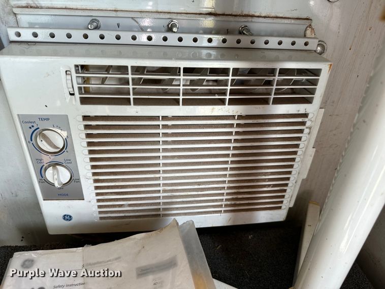 image for item NQ9686 1995 Sundowner Rancher Special livestock trailer