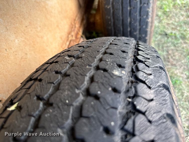 image for item NQ9686 1995 Sundowner Rancher Special livestock trailer