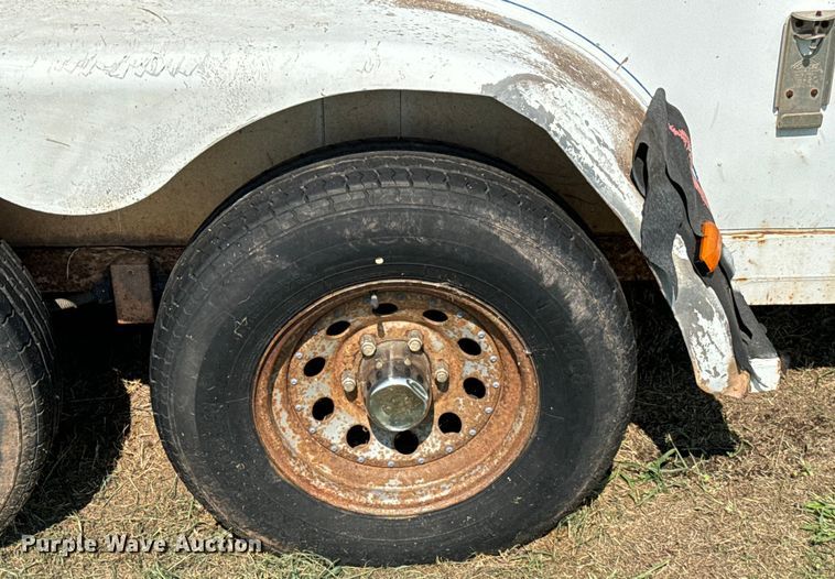 image for item NQ9686 1995 Sundowner Rancher Special livestock trailer