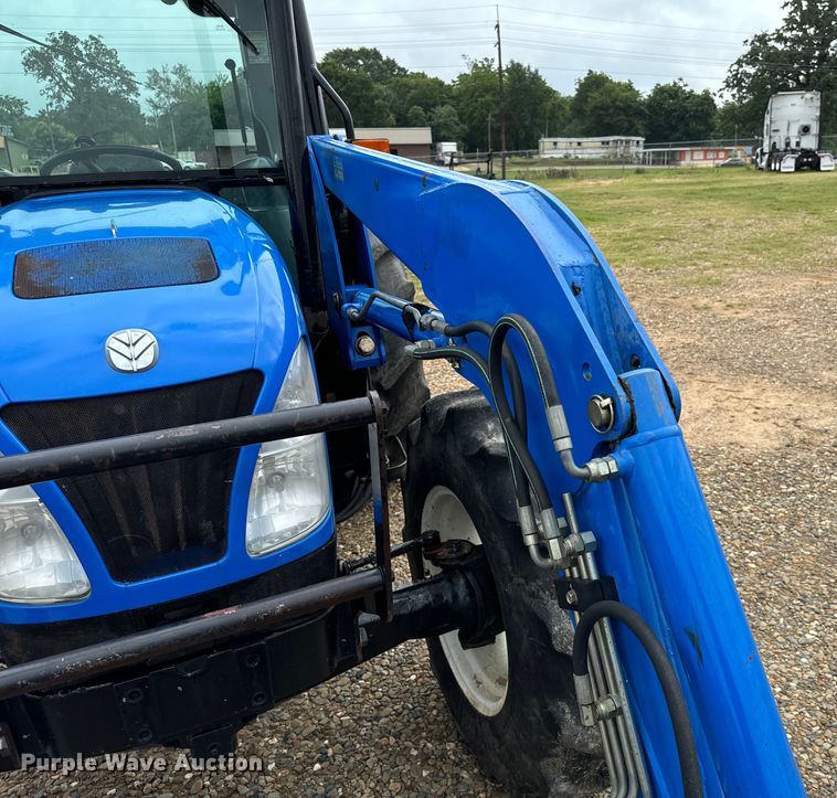 image for item NQ9696 New Holland TN60DA MFWD tractor