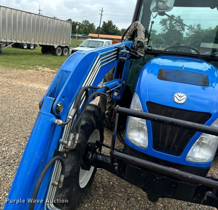 image for item NQ9696 New Holland TN60DA MFWD tractor