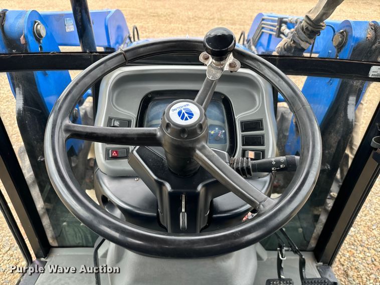 image for item NQ9696 New Holland TN60DA MFWD tractor