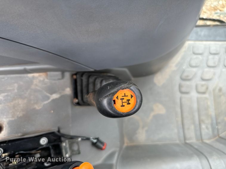 image for item NQ9696 New Holland TN60DA MFWD tractor