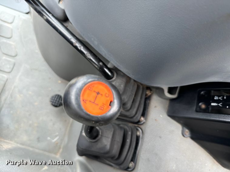 image for item NQ9696 New Holland TN60DA MFWD tractor