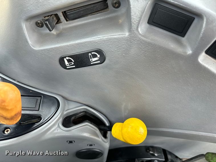 image for item NQ9696 New Holland TN60DA MFWD tractor