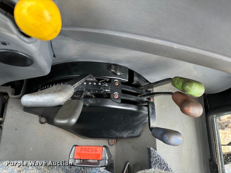 image for item NQ9696 New Holland TN60DA MFWD tractor