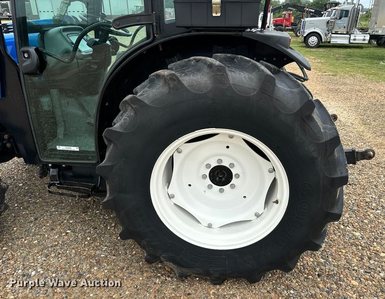 image for item NQ9696 New Holland TN60DA MFWD tractor