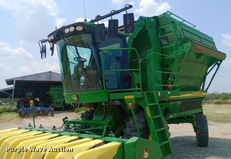 image for item NY9382 2005 John Deere 7460 cotton stripper