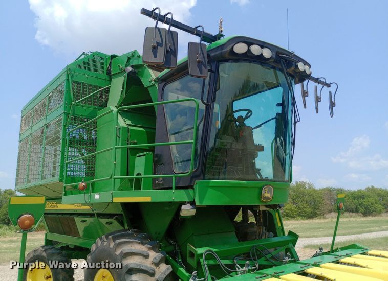 image for item NY9382 2005 John Deere 7460 cotton stripper