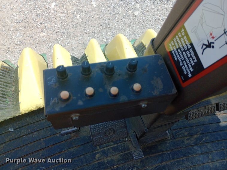 image for item NY9382 2005 John Deere 7460 cotton stripper