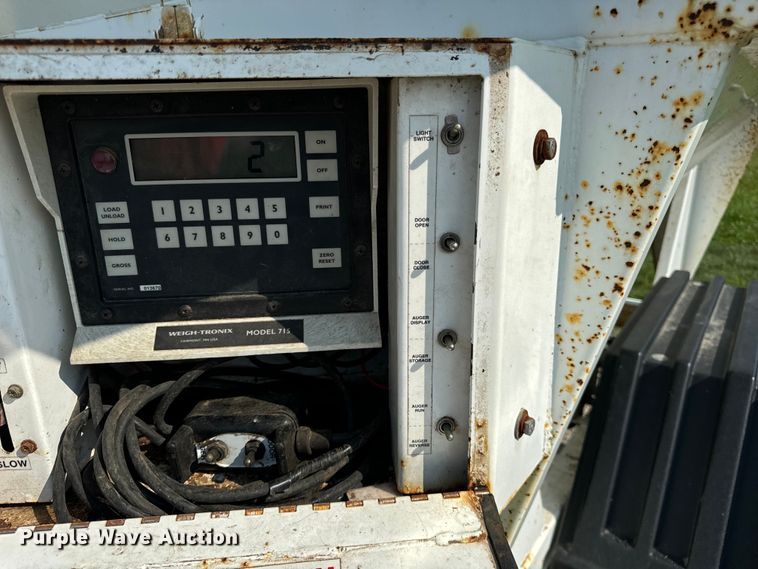 image for item OG9590 2002 Grain Weigh Par-Kan  GW-150 seed tender trailer