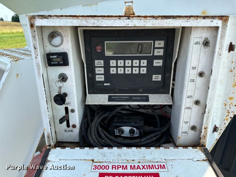 image for item OG9590 2002 Grain Weigh Par-Kan  GW-150 seed tender trailer