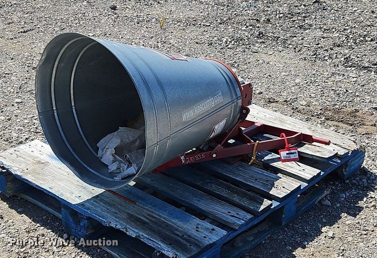 image for item OJ9756 Kasco M12 broadcast spreader