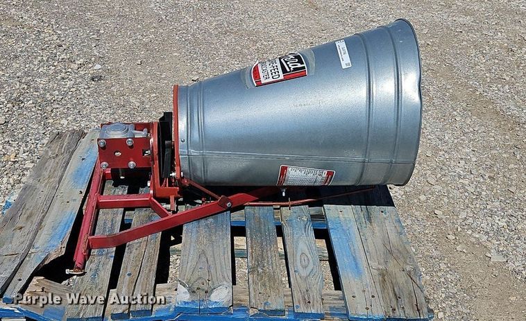 image for item OJ9756 Kasco M12 broadcast spreader