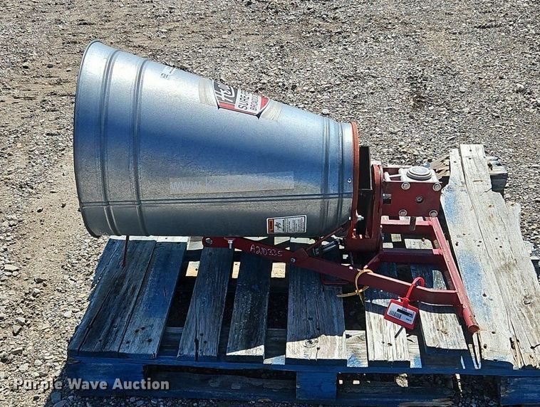 image for item OJ9756 Kasco M12 broadcast spreader