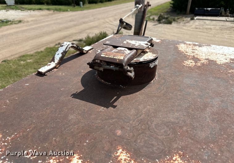 image for item OM9507 Shop built tank trailer