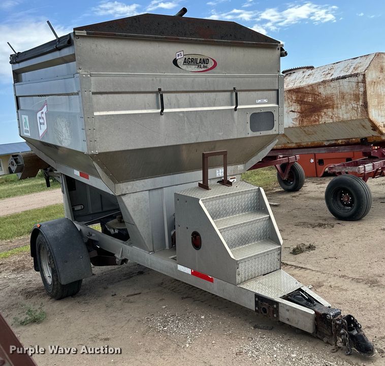 image for item OM9508 Unverferth fertilizer tender