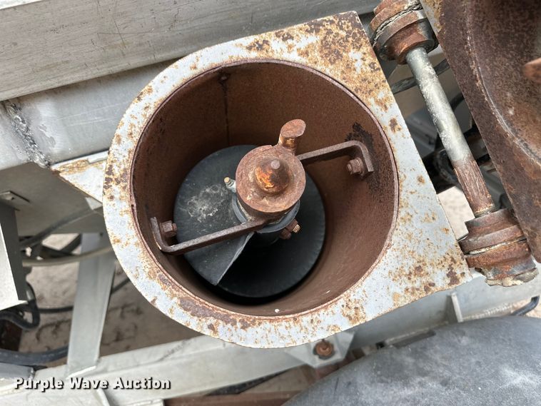 image for item OM9508 Unverferth fertilizer tender