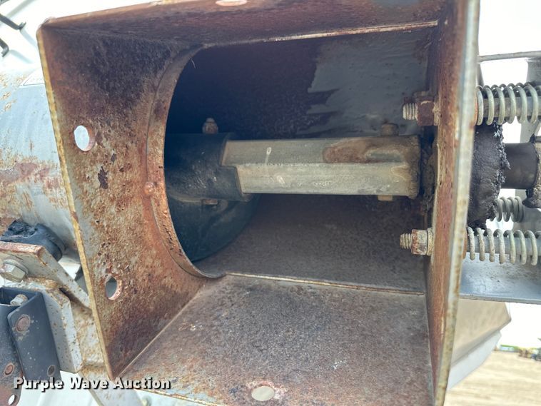 image for item OM9508 Unverferth fertilizer tender