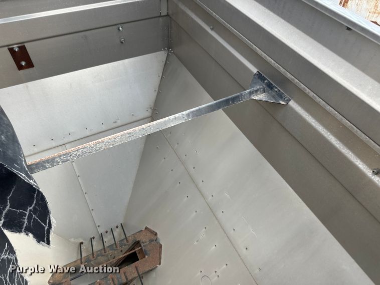 image for item OM9508 Unverferth fertilizer tender