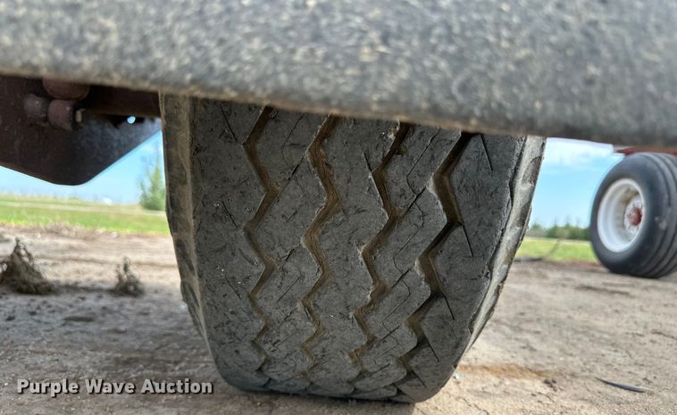 image for item OM9508 Unverferth fertilizer tender