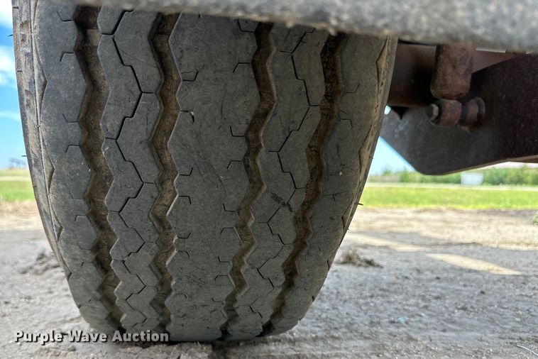 image for item OM9508 Unverferth fertilizer tender