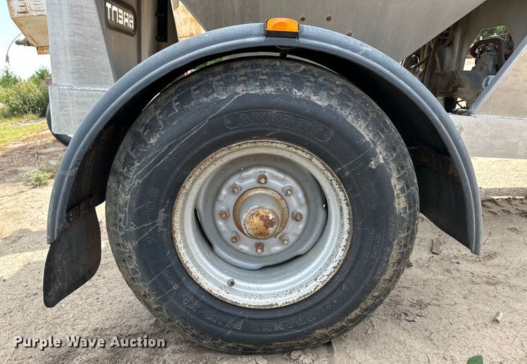 image for item OM9508 Unverferth fertilizer tender