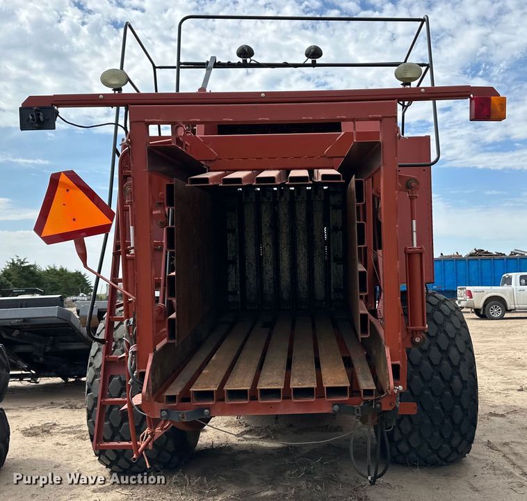 image for item OM9510 2005 Hesston 4910 large square baler