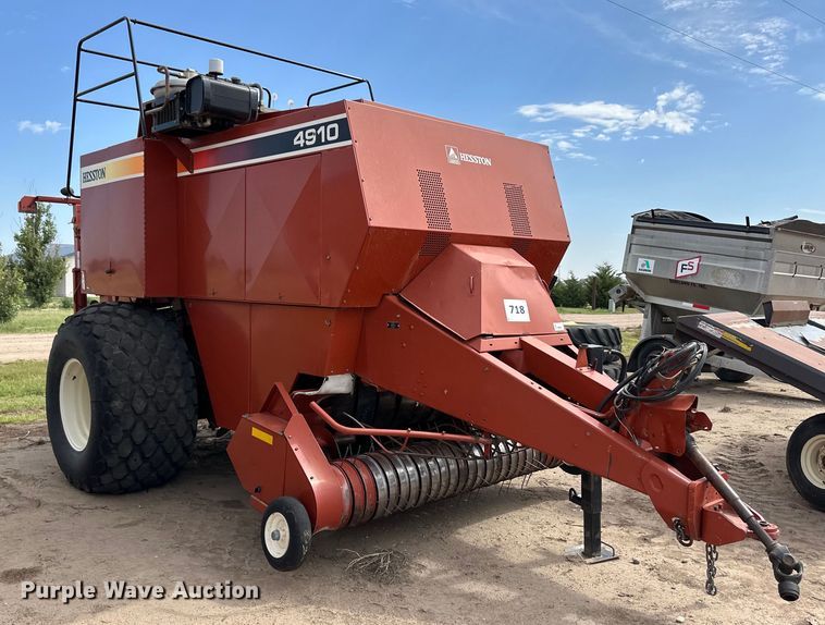 image for item OM9510 2005 Hesston 4910 large square baler
