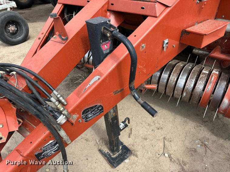 image for item OM9510 2005 Hesston 4910 large square baler