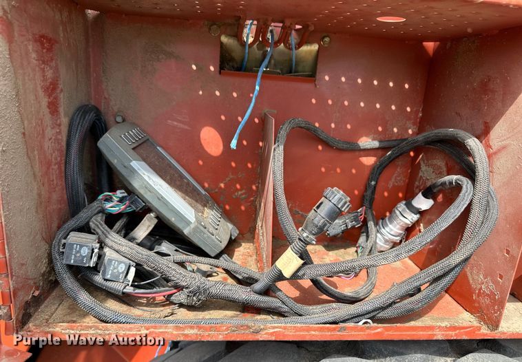 image for item OM9510 2005 Hesston 4910 large square baler