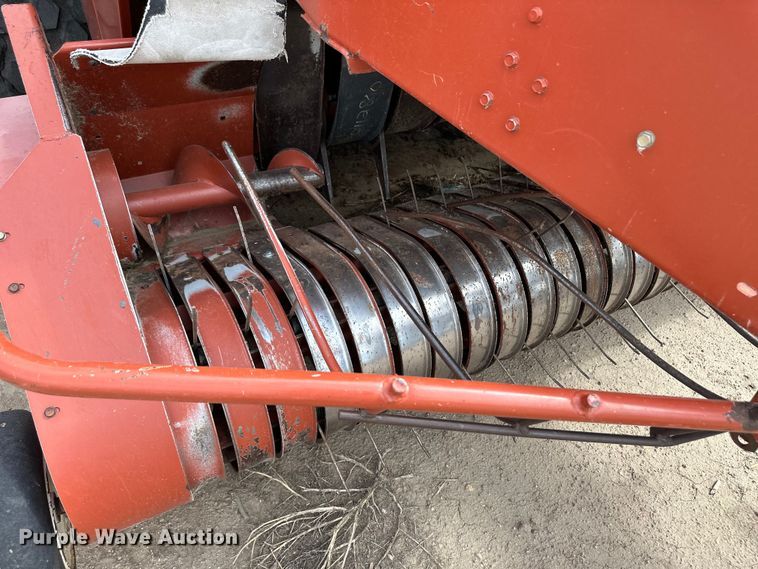 image for item OM9510 2005 Hesston 4910 large square baler