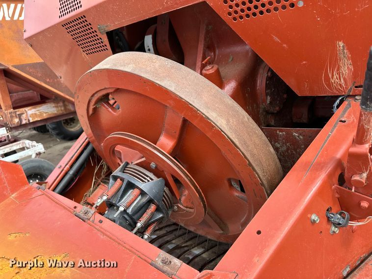 image for item OM9510 2005 Hesston 4910 large square baler