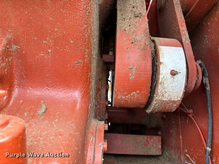 image for item OM9510 2005 Hesston 4910 large square baler