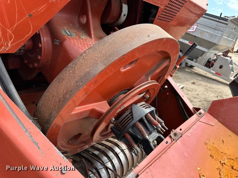 image for item OM9510 2005 Hesston 4910 large square baler