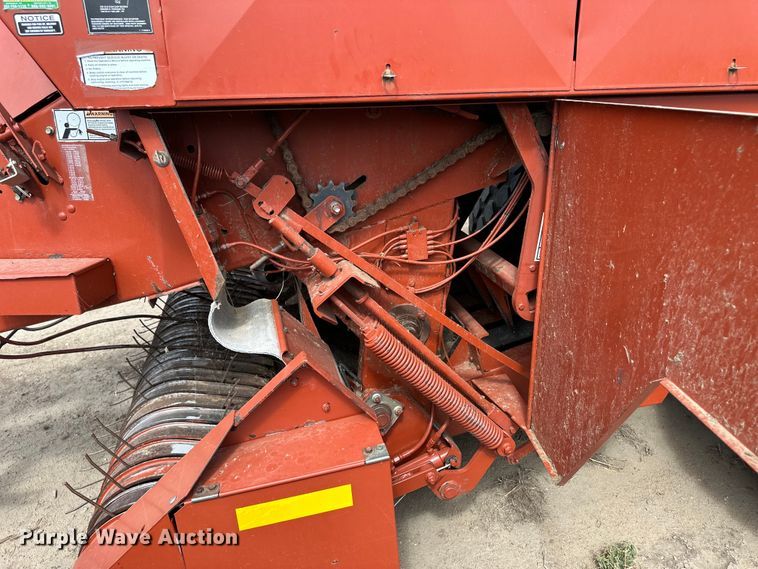 image for item OM9510 2005 Hesston 4910 large square baler
