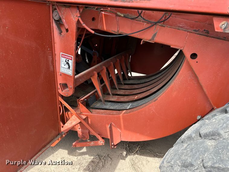 image for item OM9510 2005 Hesston 4910 large square baler