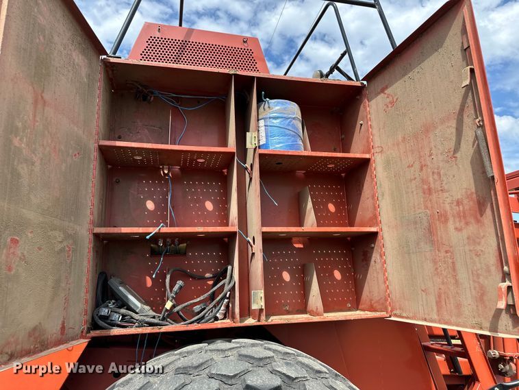 image for item OM9510 2005 Hesston 4910 large square baler