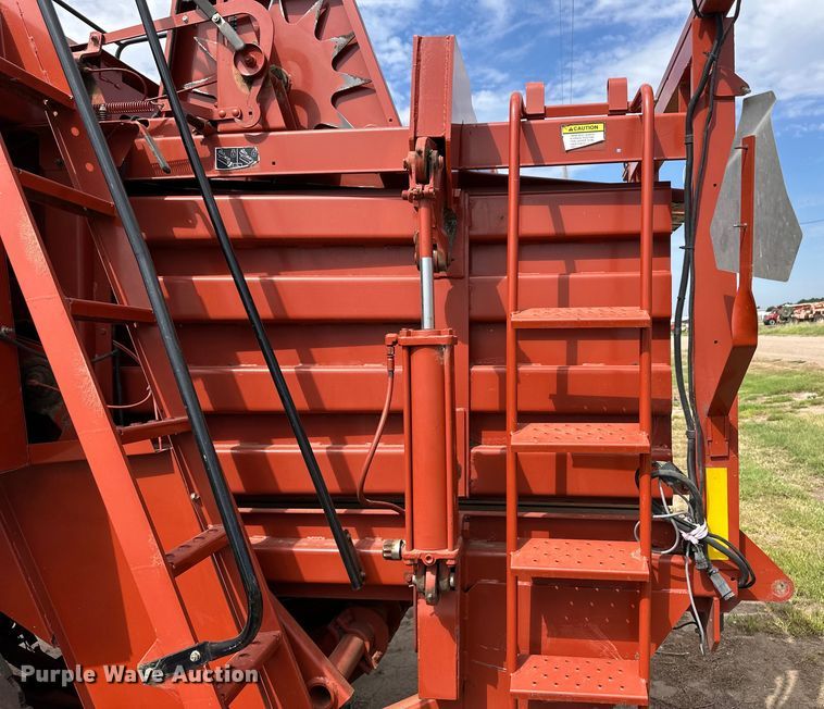 image for item OM9510 2005 Hesston 4910 large square baler