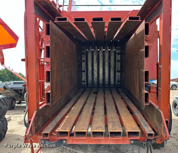 image for item OM9510 2005 Hesston 4910 large square baler