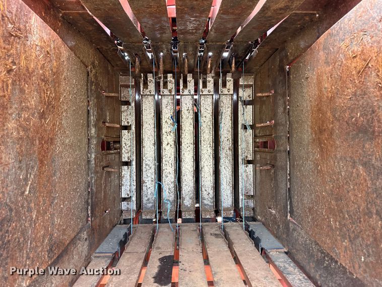 image for item OM9510 2005 Hesston 4910 large square baler