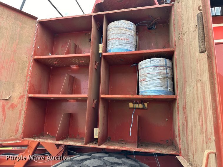 image for item OM9510 2005 Hesston 4910 large square baler