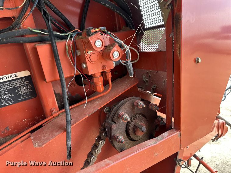 image for item OM9510 2005 Hesston 4910 large square baler