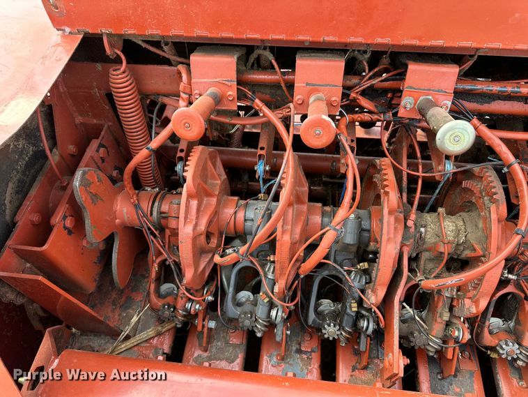 image for item OM9510 2005 Hesston 4910 large square baler