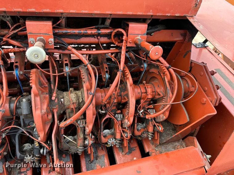 image for item OM9510 2005 Hesston 4910 large square baler