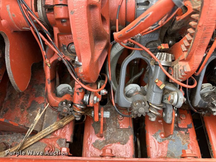 image for item OM9510 2005 Hesston 4910 large square baler