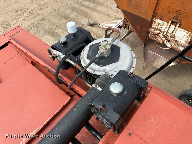 image for item OM9510 2005 Hesston 4910 large square baler